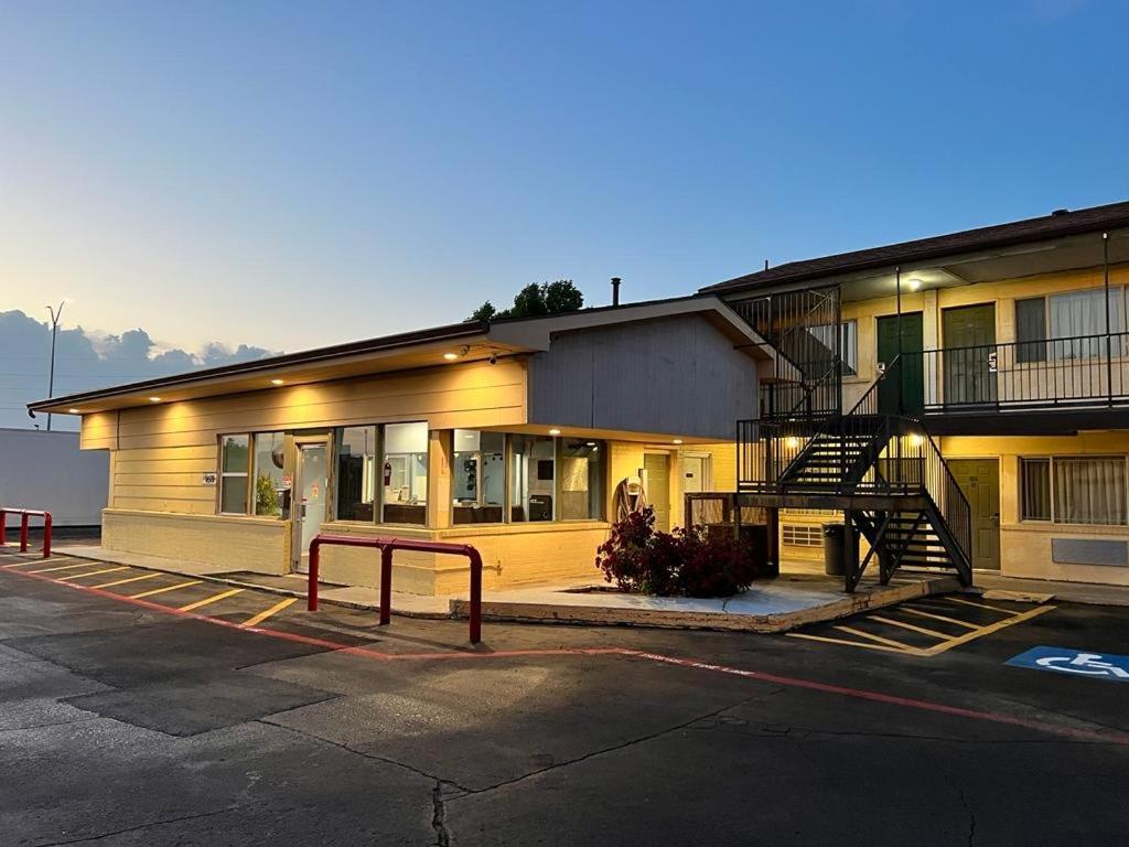 Budget Inn & Suites อามาริลโล ภายนอก รูปภาพ